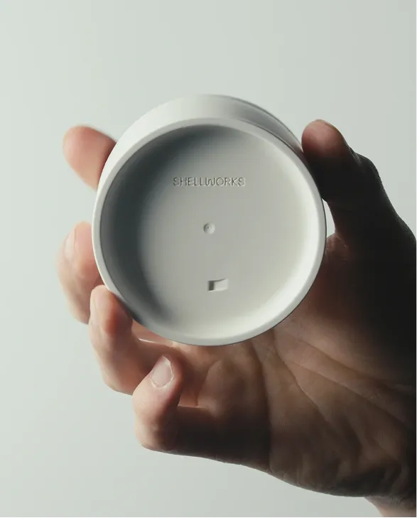 Una startup crea un empaque con una composta de microbios que elimina el plástico de la ecuación