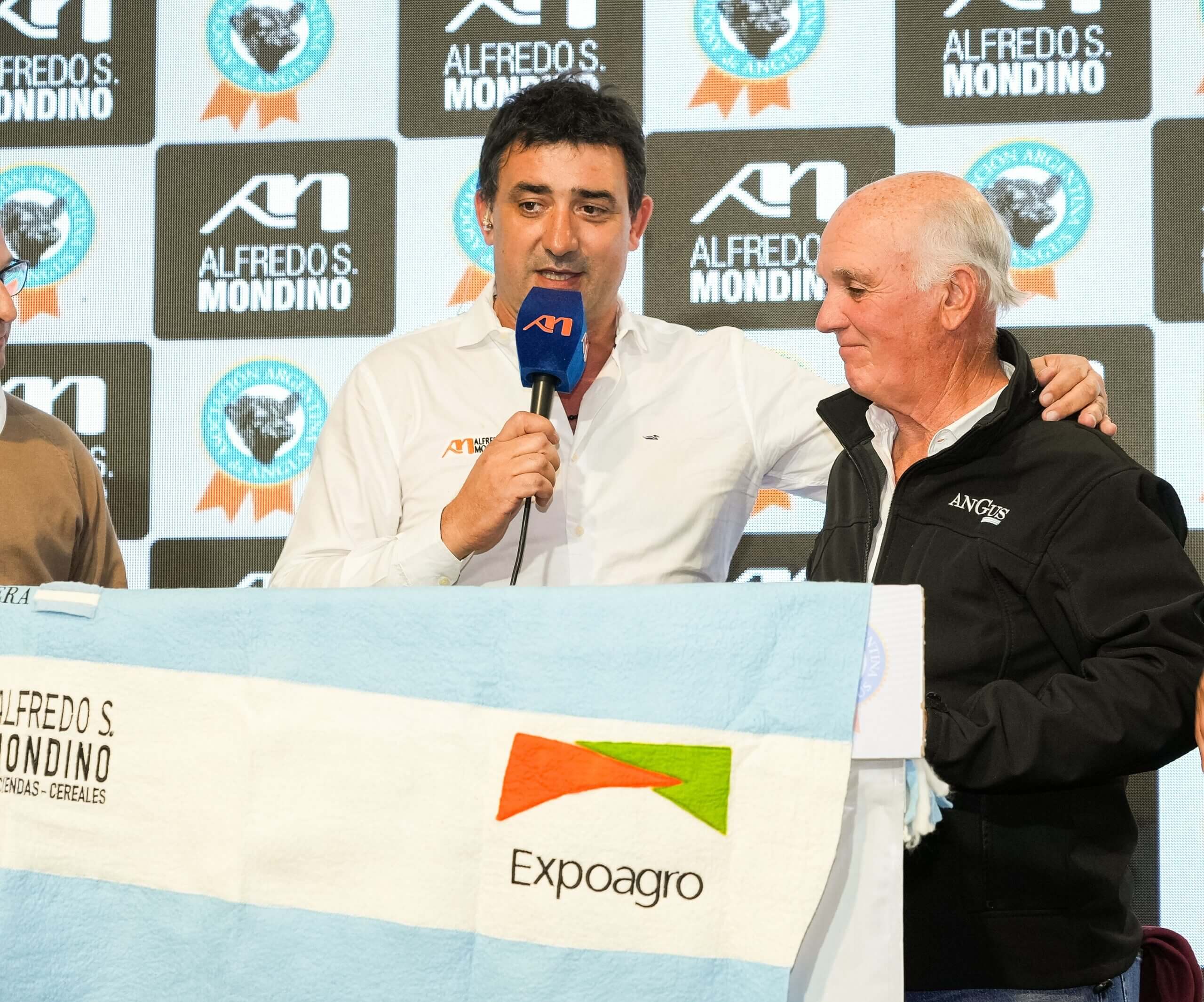 Remates en Cañuelas: en la primavera Angus, siguen floreciendo los altos precios de la hacienda 8 remate mondino angus