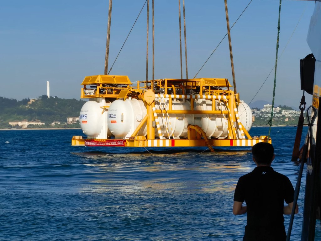 China prueba enfriar sus centros de datos en las profundidades del mar