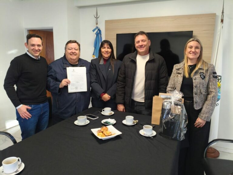La Municipalidad brindó un reconocimiento a la agencia de viajes Il Mondo por sus 25 años de trayectoria
